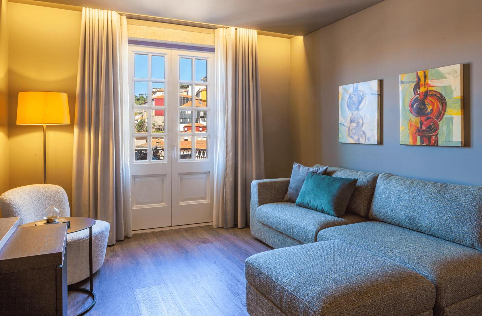 Timbre Virtudes Hotel Porto Exterior photo A living room at the hotel