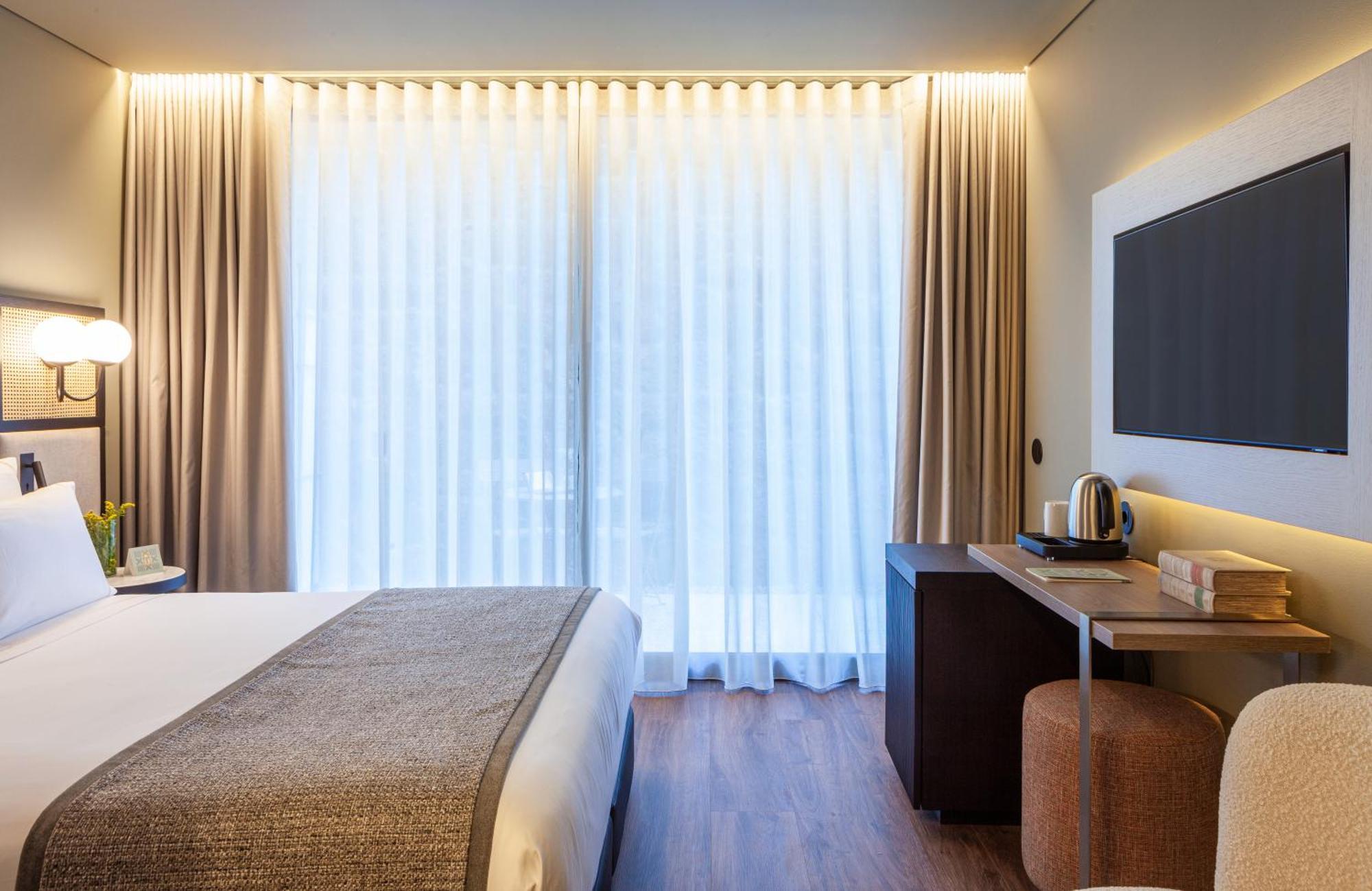 Timbre Virtudes Hotel Porto Exterior photo A room at the hotel